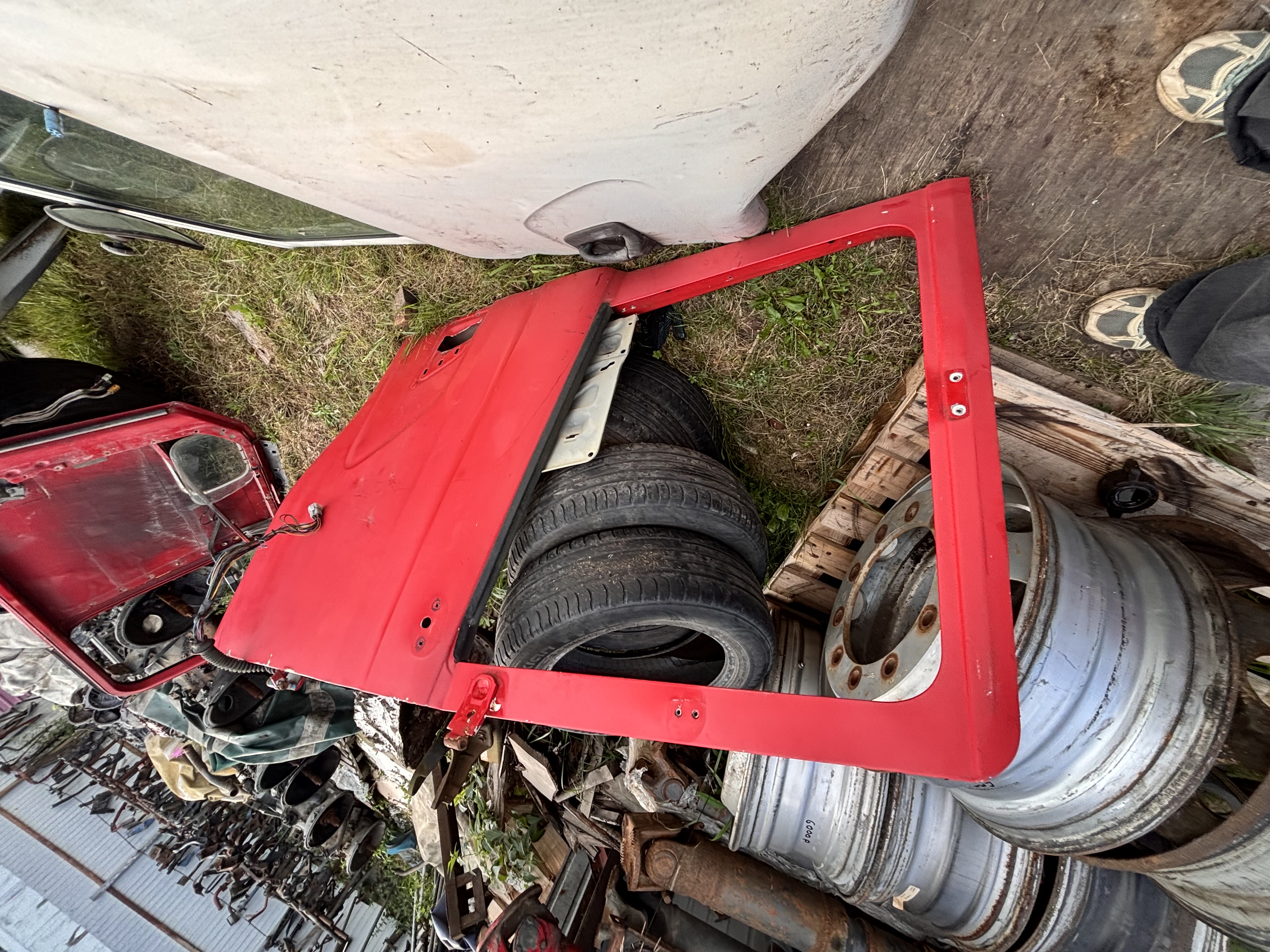 Дверь правая красная Скания Scania 4 1384422